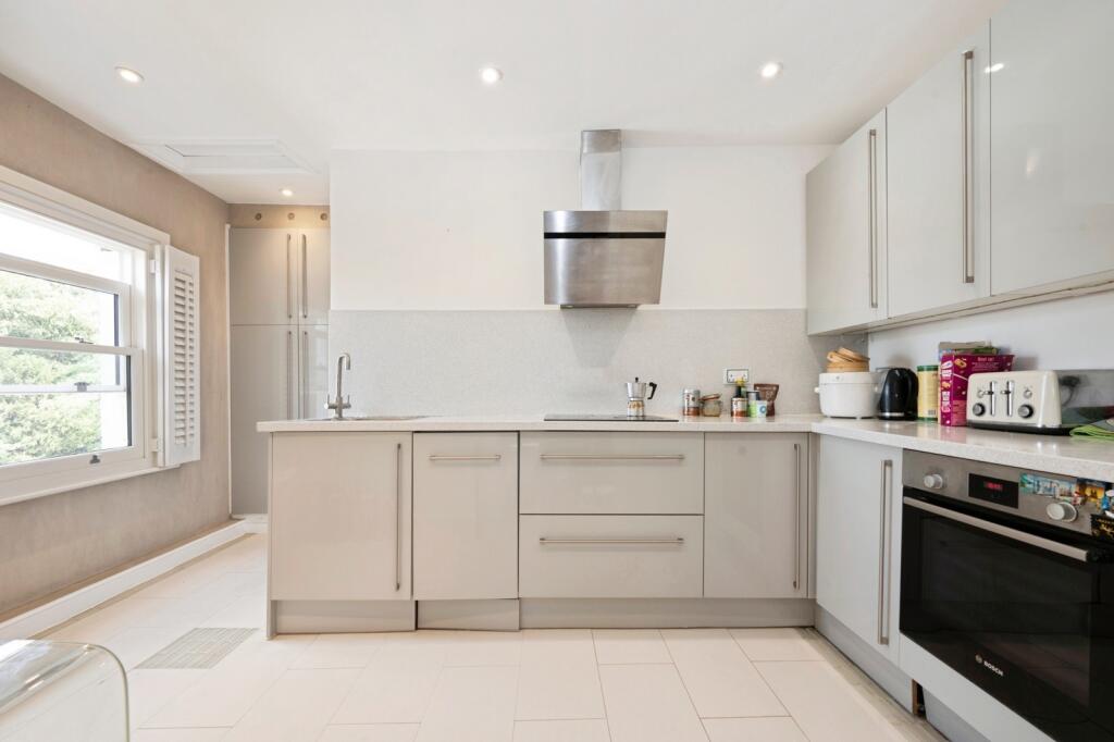 Portsmouth Road, Esher, Surrey, KT10 photo 3