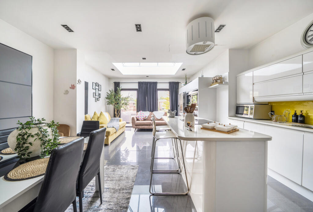 Main image of property: Havering Road, Romford, RM1