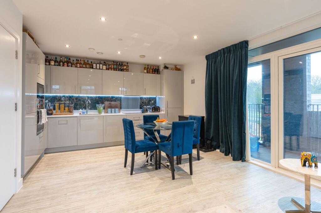 Apartment in Oxford, Barton Park, Oxfordshire - View 2
