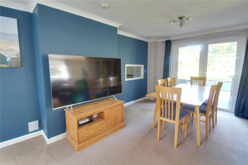 Hawk Close, Basingstoke, Hampshire, RG22 photo 3