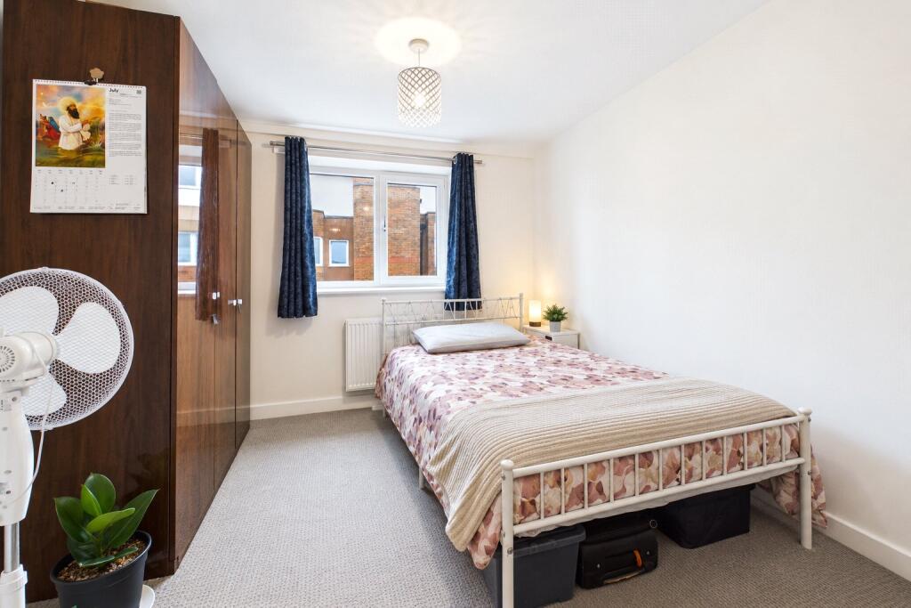 Apartment in Redhill - View 2