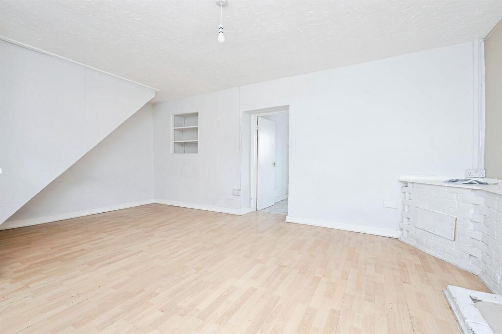 Upper High Street, Rhymney, Tredegar photo 3