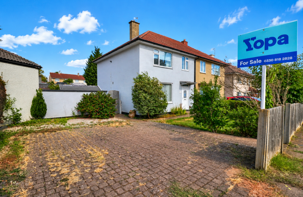 3-bed semi-detached on Beaumont Leys Lane, Leicester, LE4, £280,000