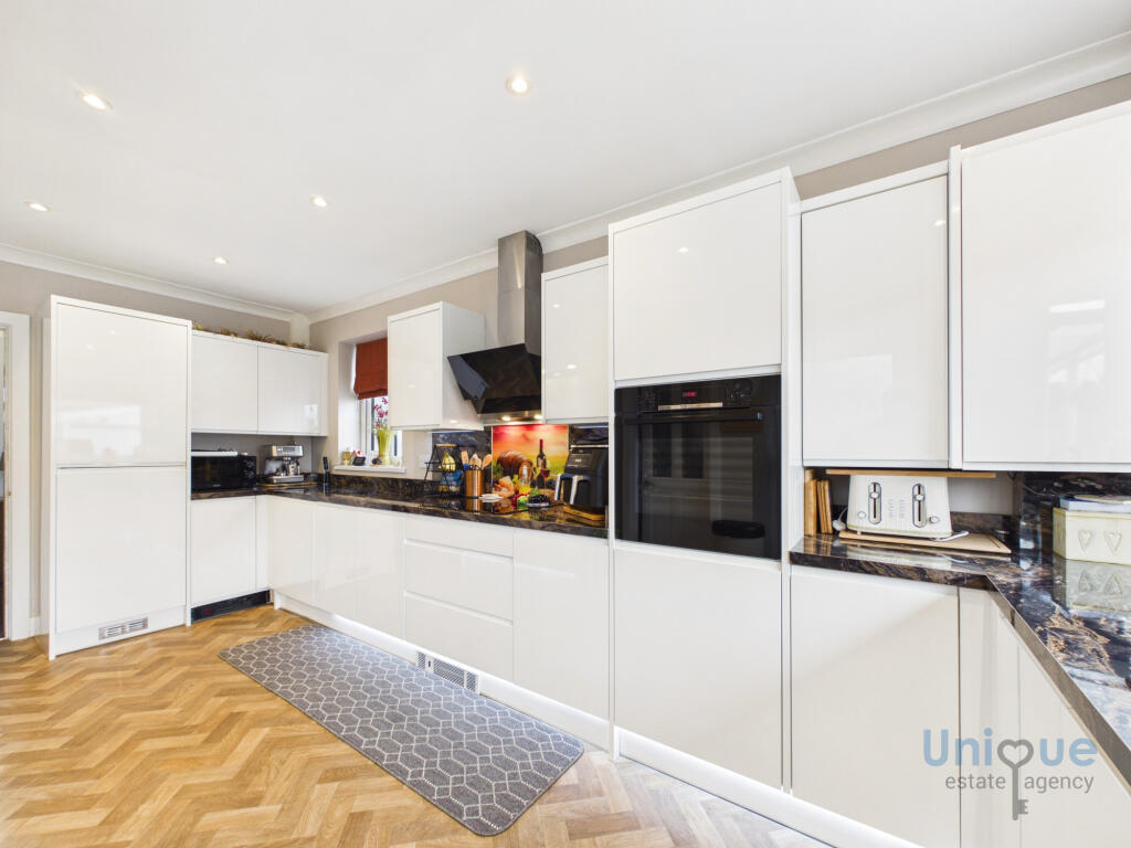 Avonside Avenue,  Thornton-Cleveleys, FY5 photo 3