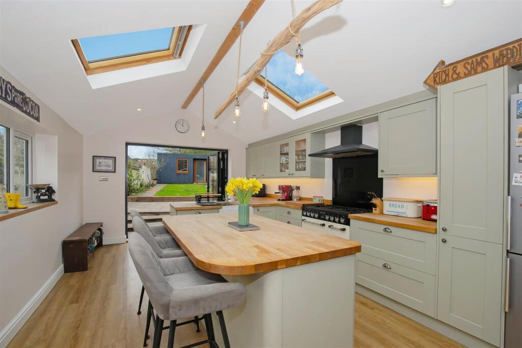 Main image of property: Cadbury Heath Road, Bristol