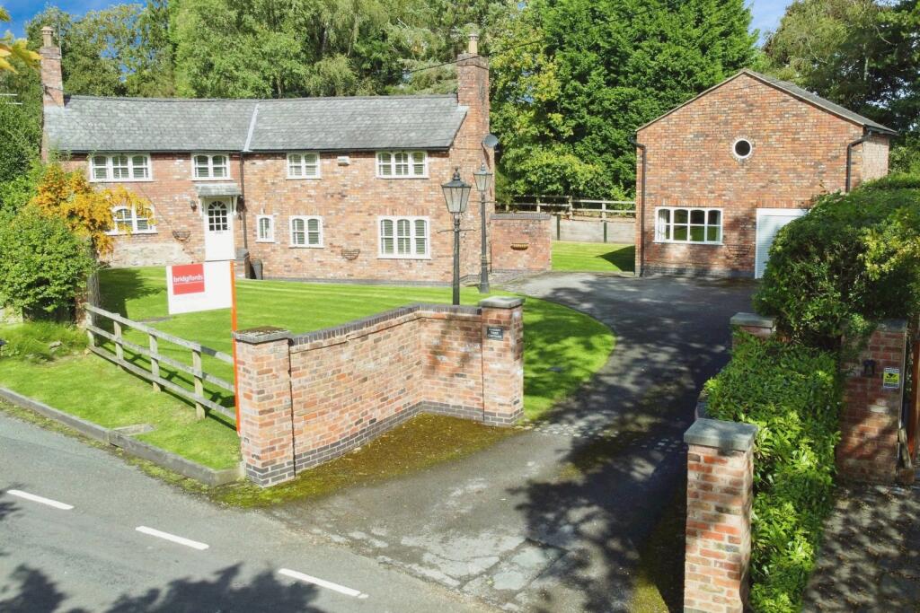 4-bed detached on Oak Road, Mottram St. Andrew, Macclesfield, SK10, £1,395,000