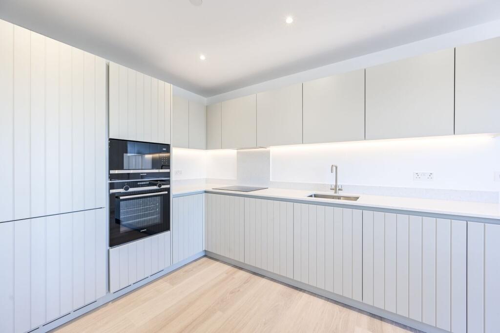 Apartment in London, Custom House, Canning Town - View 4