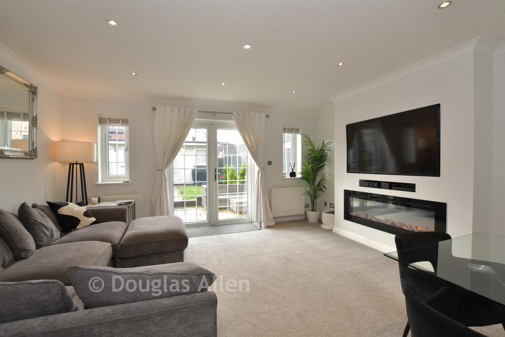 Scott Drive, Wickford, Essex photo 4