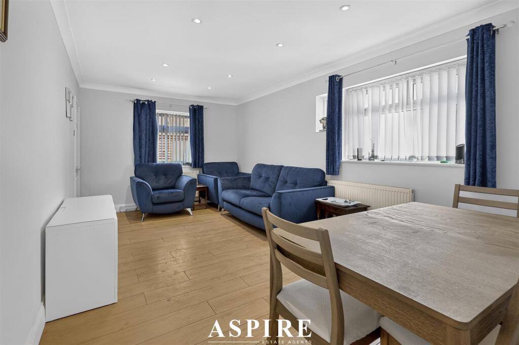 House in Southend-on-Sea - View 4