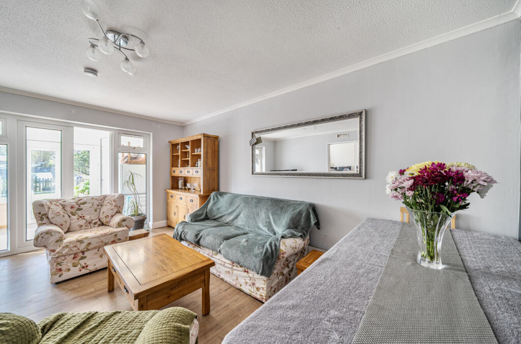 House in Chard, Jocelyn Park, Somerset - View 2