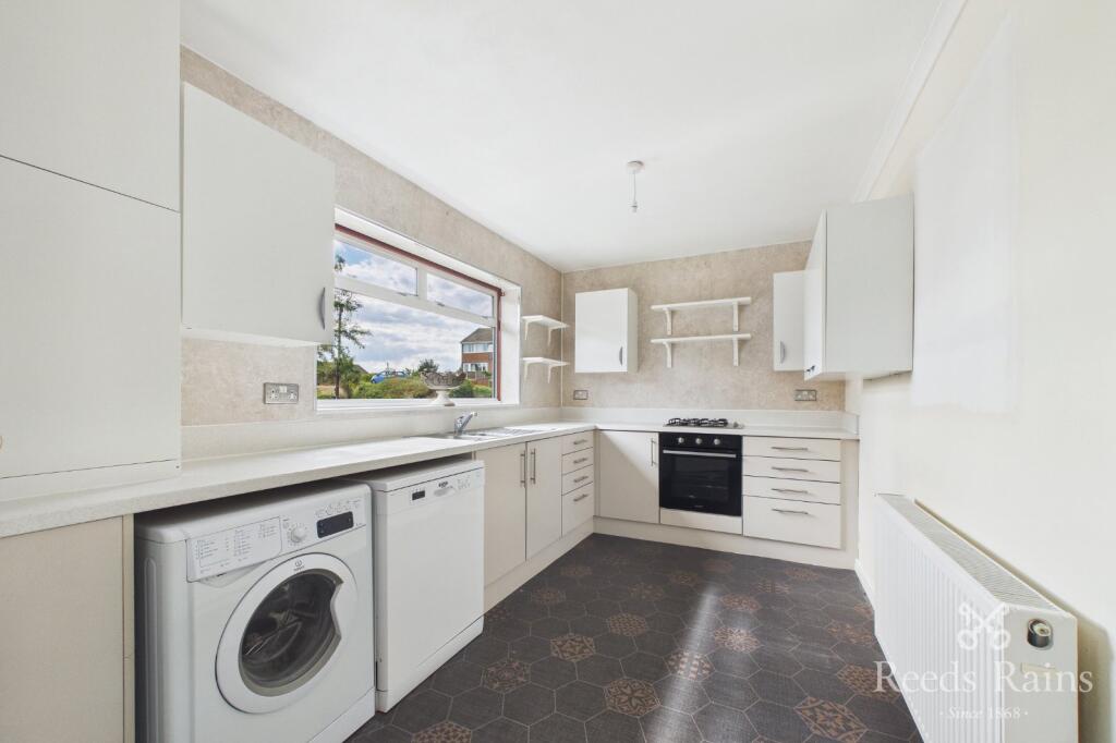 House in Wakefield, Glasshoughton - View 2