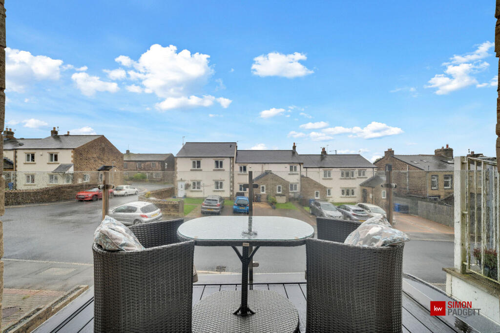 House in Pendle, Lane Head, Laneshaw Bridge - More