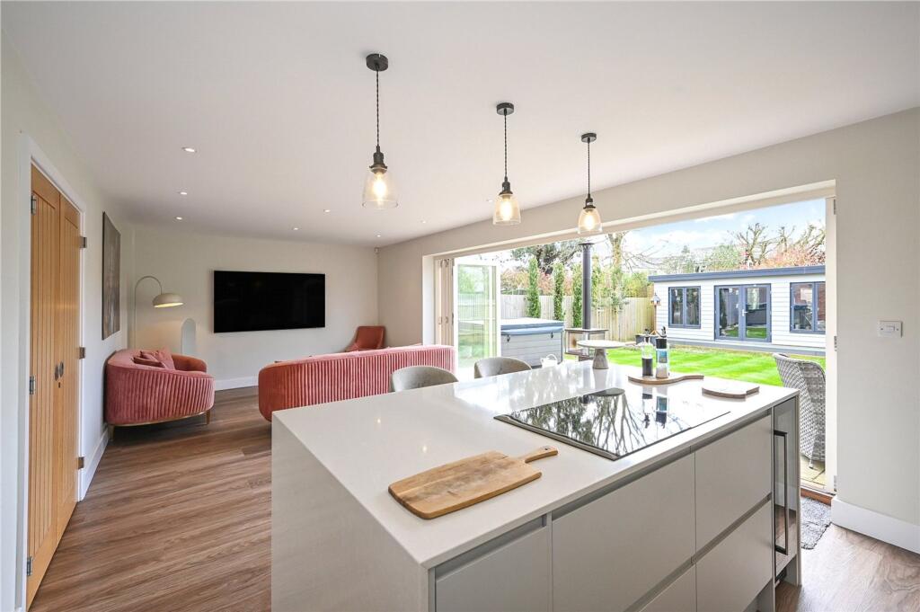 Woodlark Gardens, Hambrook, PO18 - View 5