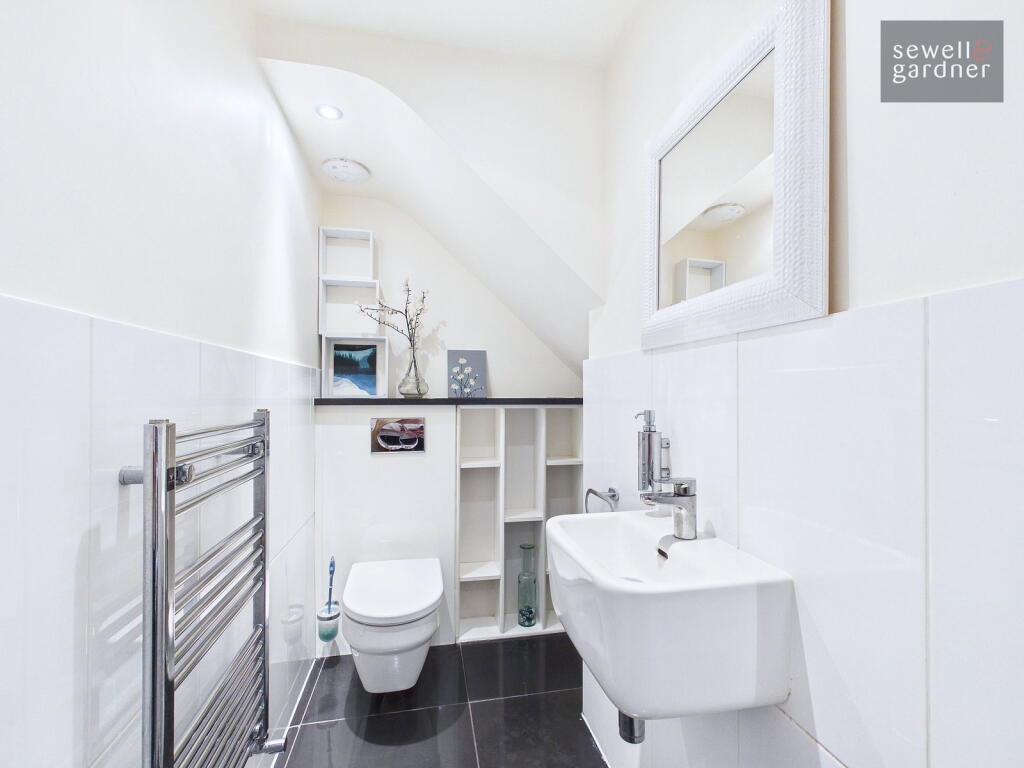 Dukes Place, Croxley Green - More