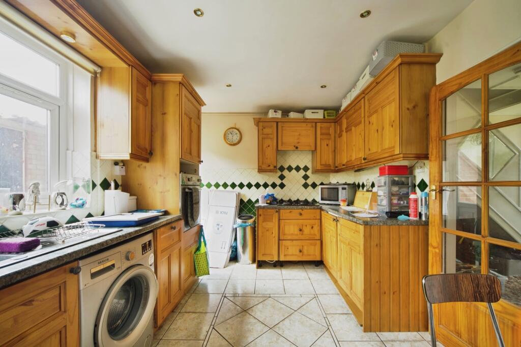 Park Avenue, East Ham, London, E6 photo 4