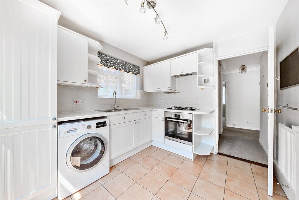 Green Gardens, Farnborough Village - View 4