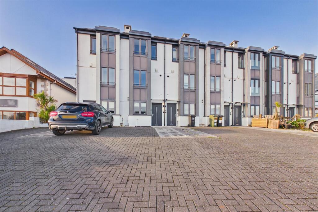 Main image of property: Edgcumbe Gardens, Newquay