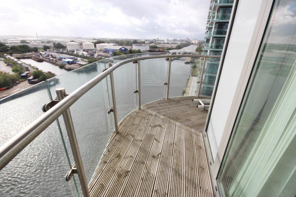 Apartment in Salford, Greater Manchester - View 3
