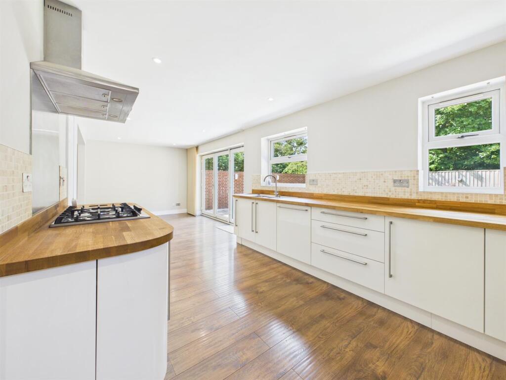 House in Gloucester, Gloucestershire - More