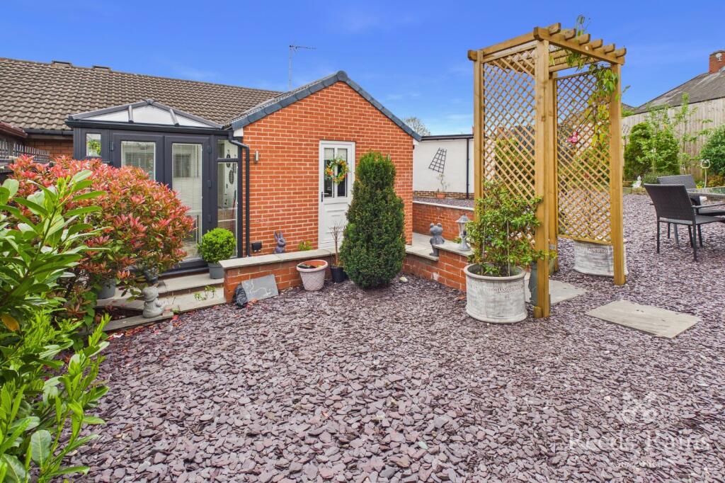 House in Leeds, Robin Hood - View 3