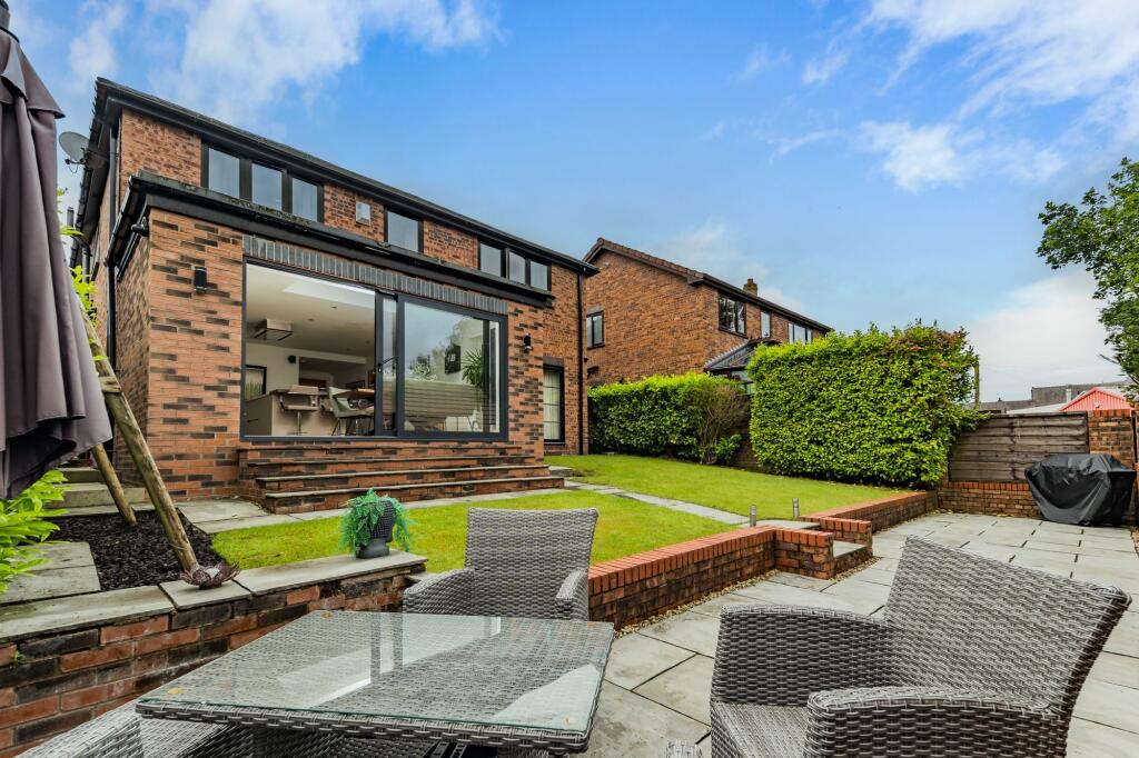 Walshaw Brook Close, Bury, BL8 photo 3