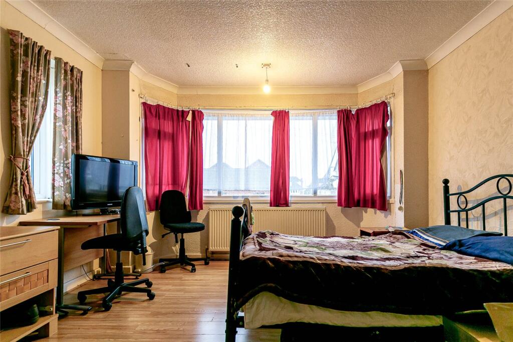 6 bedroom detached house for rent