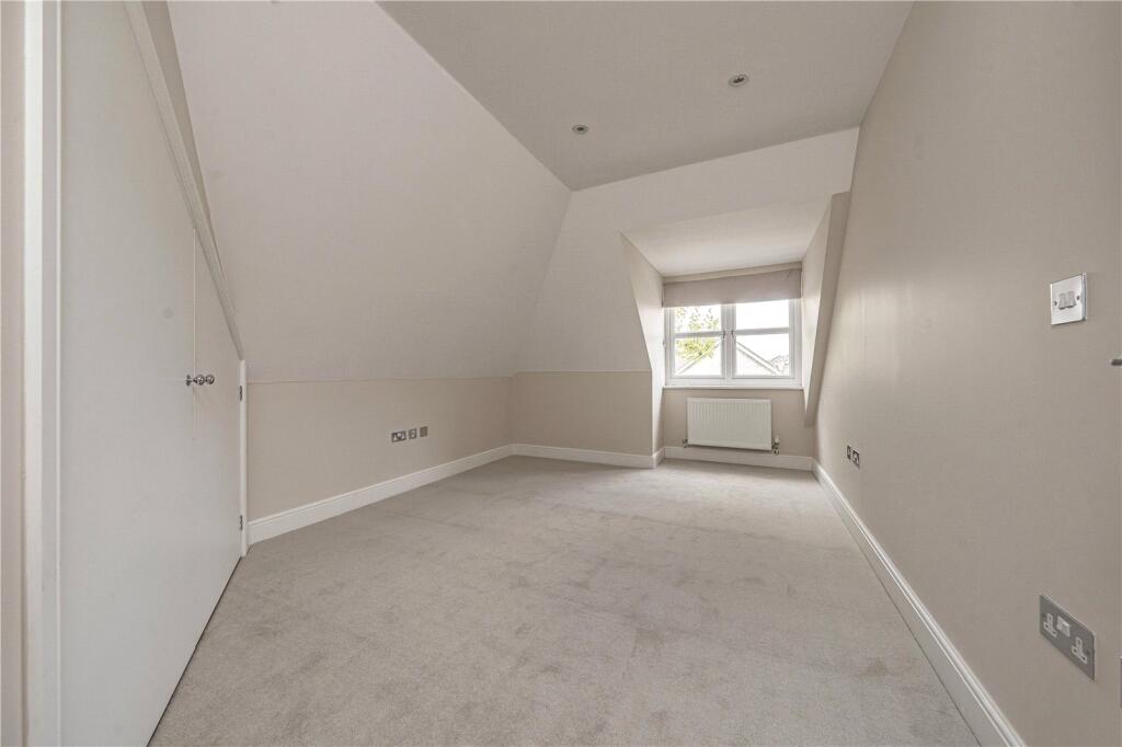 Apartment in Kingston upon Thames - More