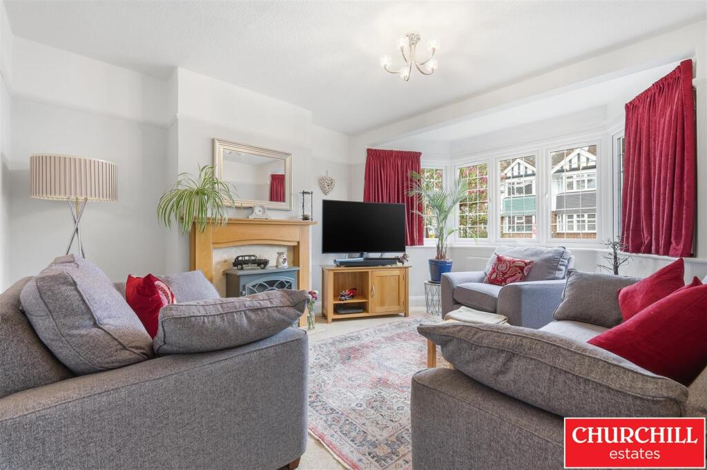 House in London, South Woodford - View 2