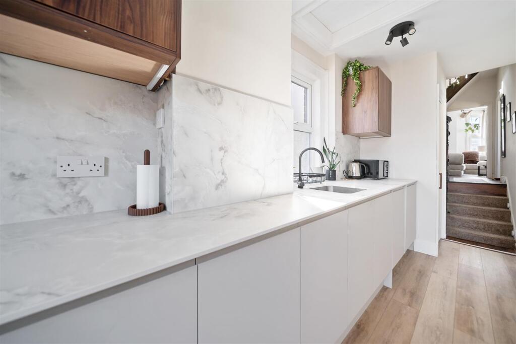 Apartment in London - More