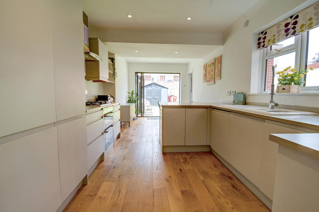 Guest Road, Bishopstoke, SO50 photo 3