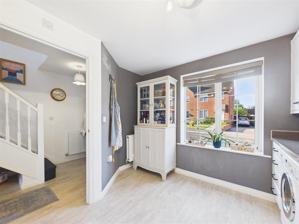 House in Wychavon, The Orchards, Evesham - More