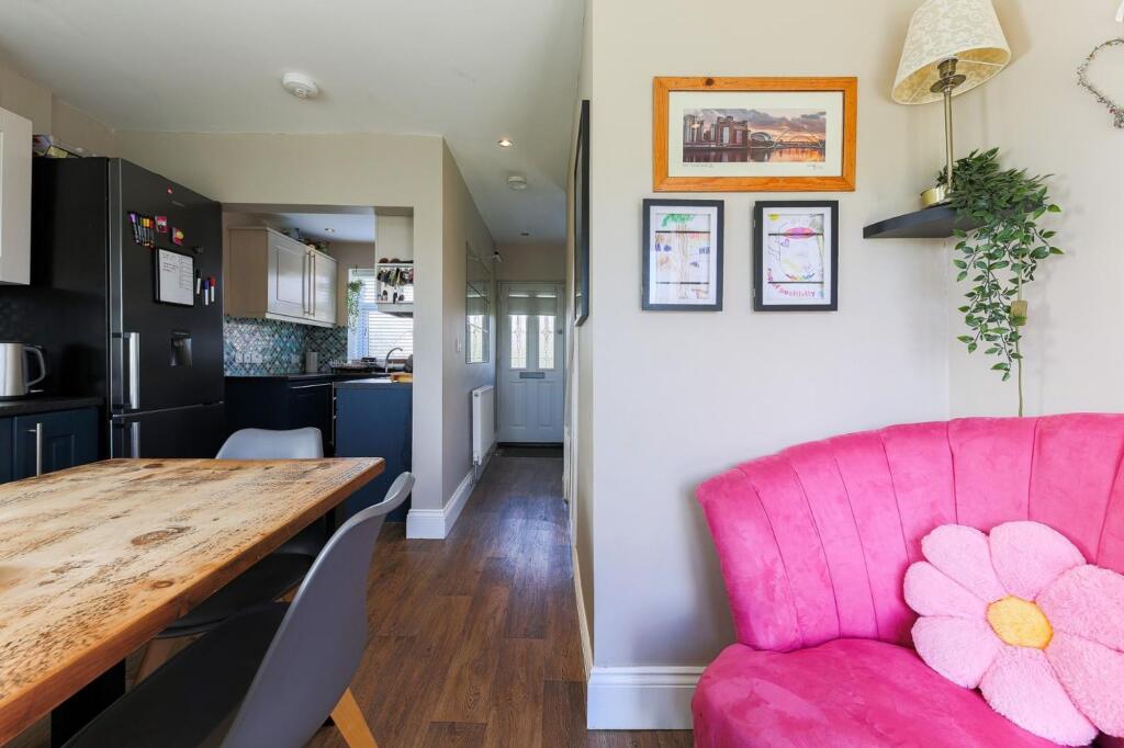 Sussex Gardens, Wallsend, NE28 - More