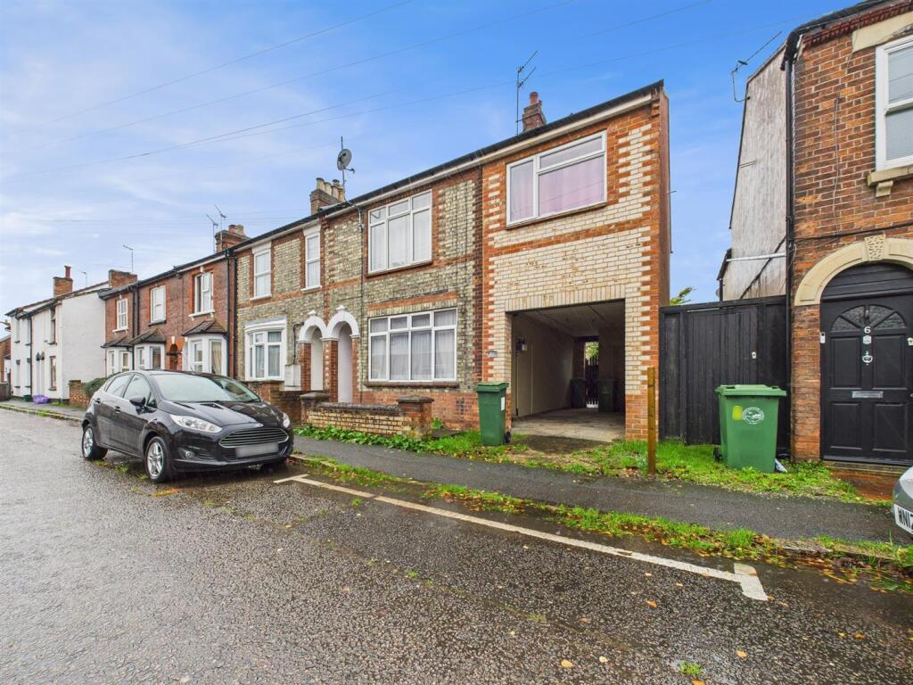 Main image of property: Victoria Street, Aylesbury, Buckinghamshire