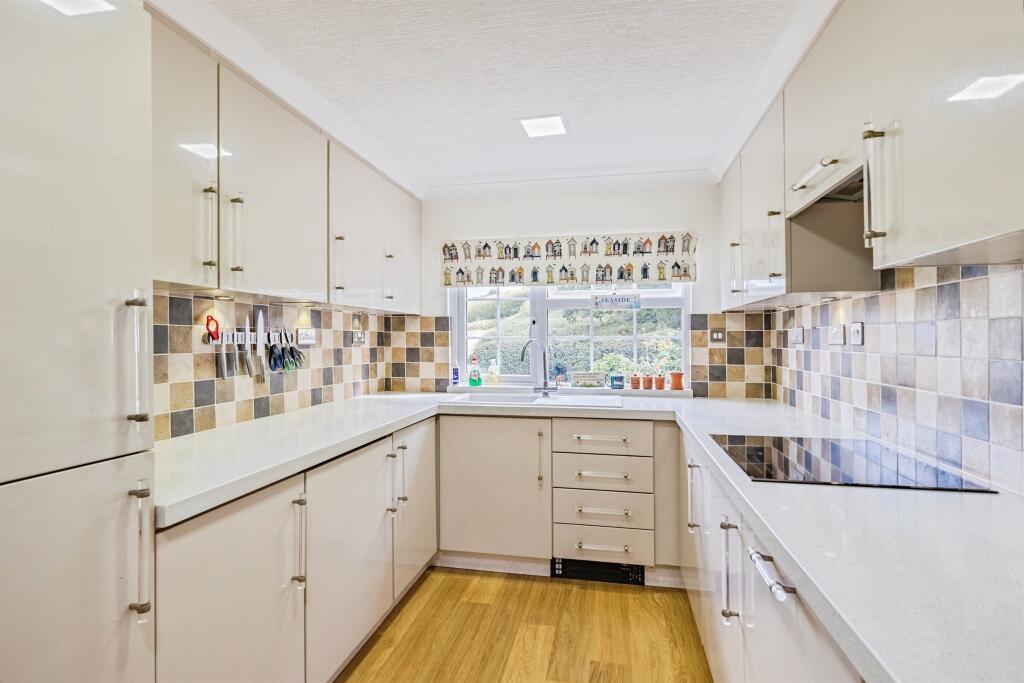 House in Torquay, Torbay - View 3