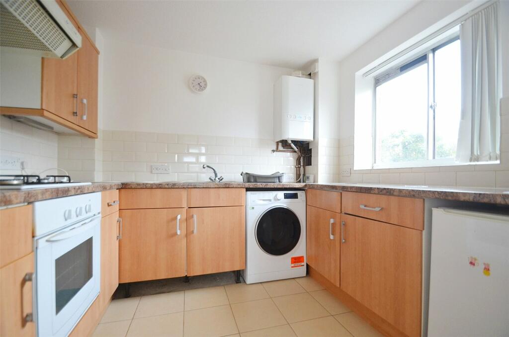Apartment in London, Benhilton - View 4