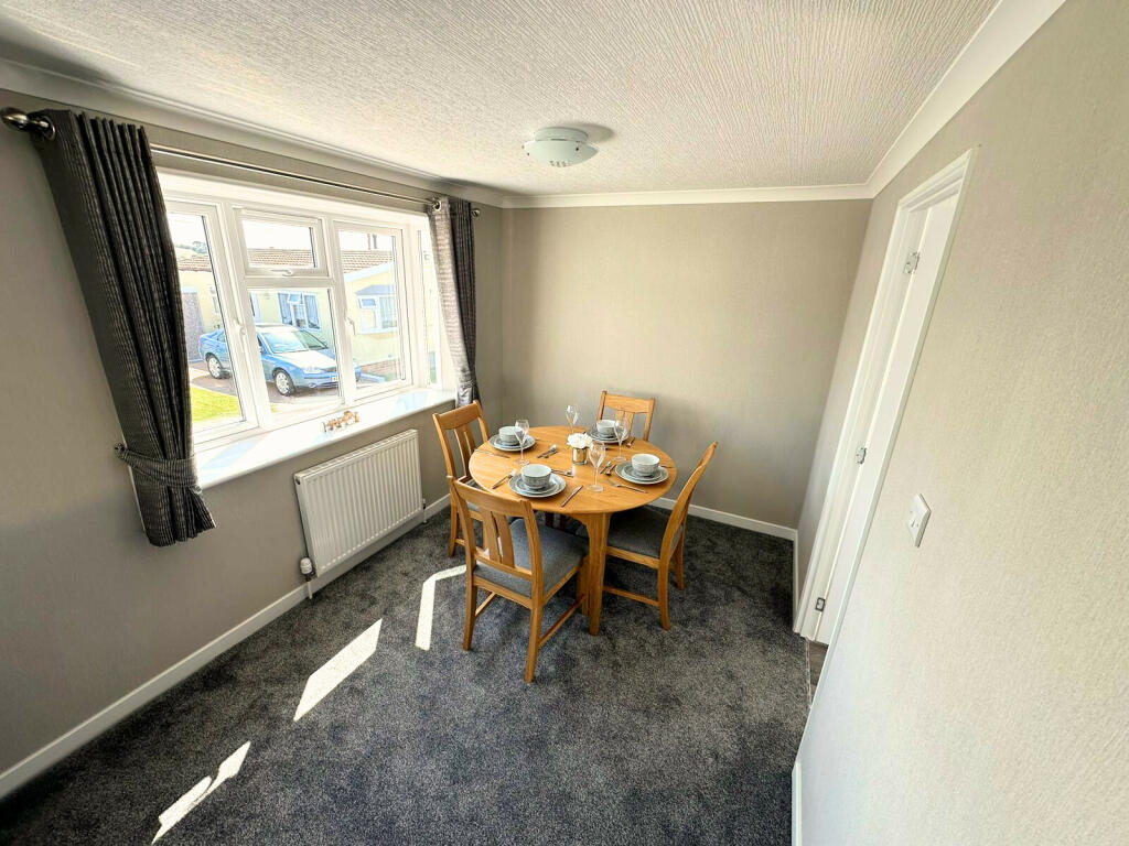 House in Maldon, Althorne - More