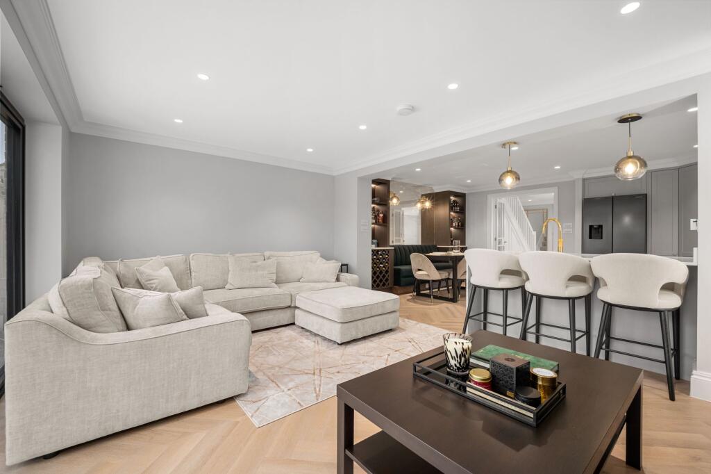 Main image of property: Foxmead Close, Enfield, EN2