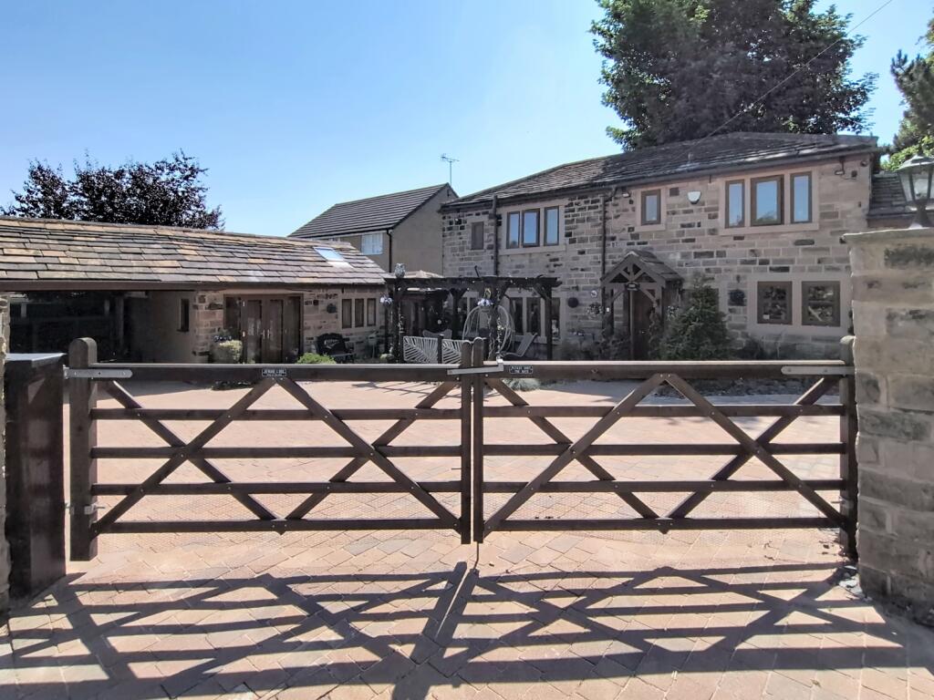 Main image of property: Little Croft Cottage, 386 Oxford Road Gomersal, Gomersal, Cleckheaton, West Yorkshire, BD19