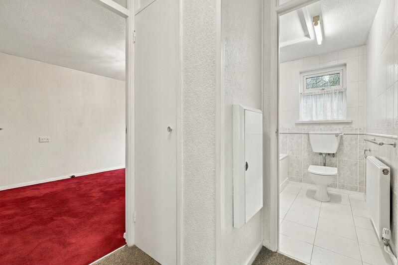 House in Epping Forest, Waltham Abbey - More