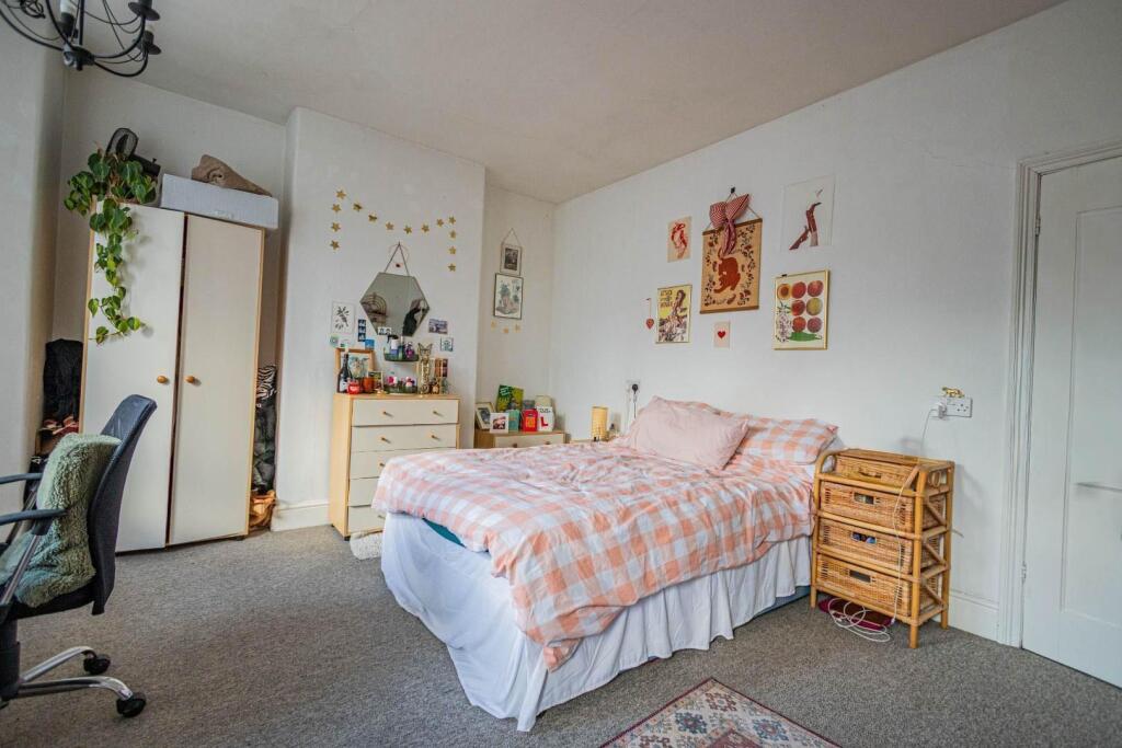 5 bedroom terraced house for rent