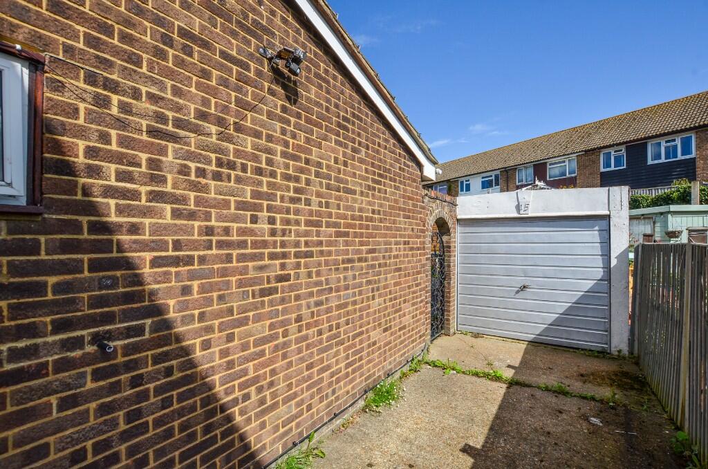 Old Orchard Place, Hailsham, East Sussex, BN27 photo 2
