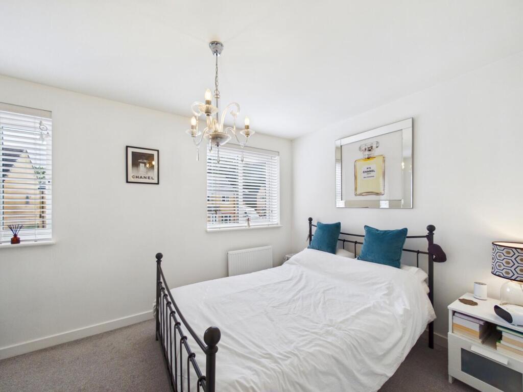 House in Wakefield, Friarwood Park, Chequerfield - View 4
