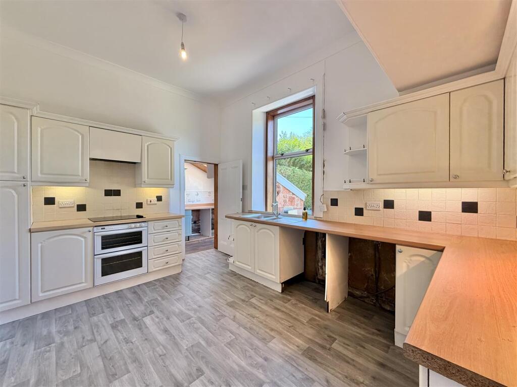 House in Uddingston, Kylepark - More