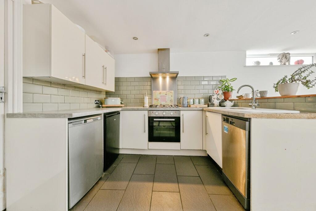 House in Stevenage, Hertfordshire - View 4