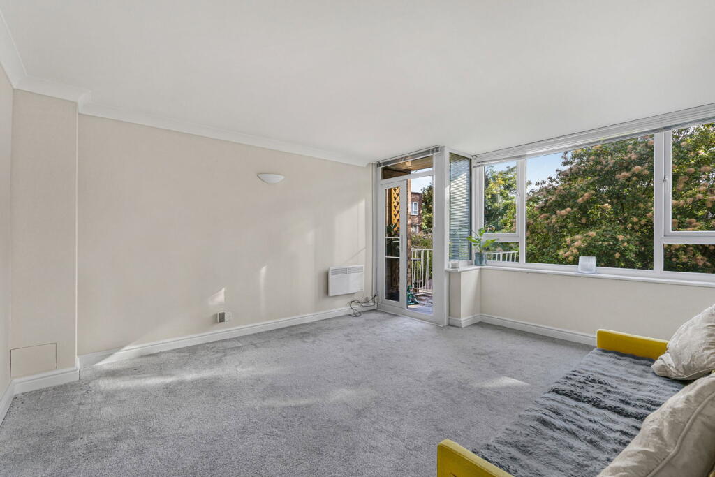 Apartment in Gloucester - View 4