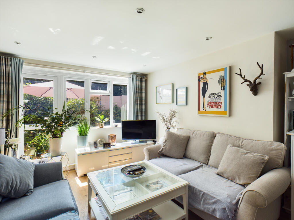 Apartment in Bromley - View 3