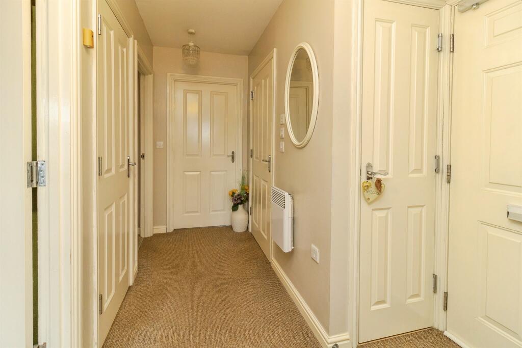 Apartment in Luton - View 5