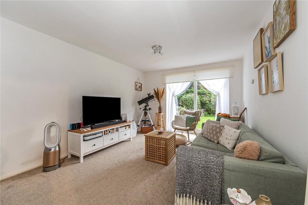 Velyn Avenue, Chichester, West Sussex, PO19 photo 2