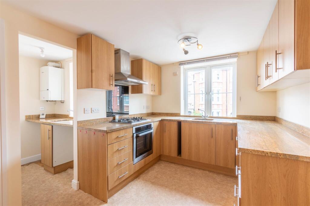 House in Gloucester - View 2
