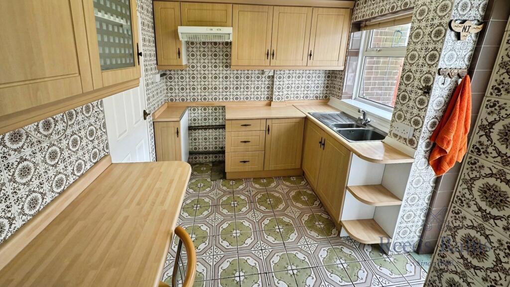 House in Stoke-on-Trent - View 4